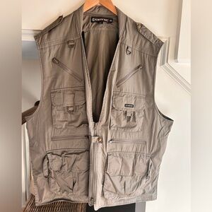 Tamarac Men’s XXXL World Correspondent Vest Khaki Cotton 14 Pockets, Photography